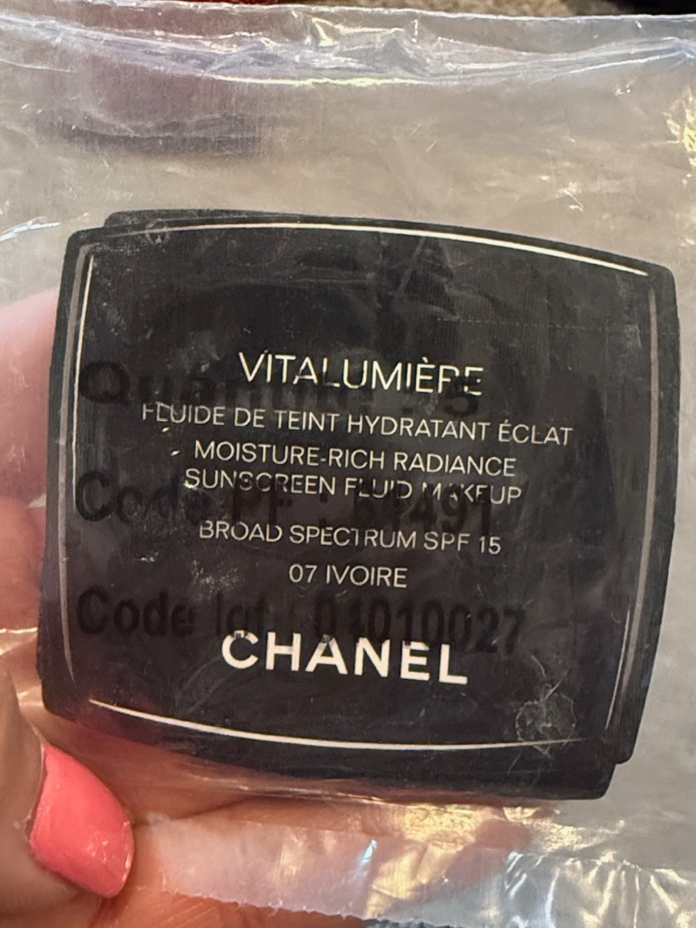 5 Chanel Vitalumiere Le Teint Hydratant Eclat Moisture Rich Radian 07 Ivoire